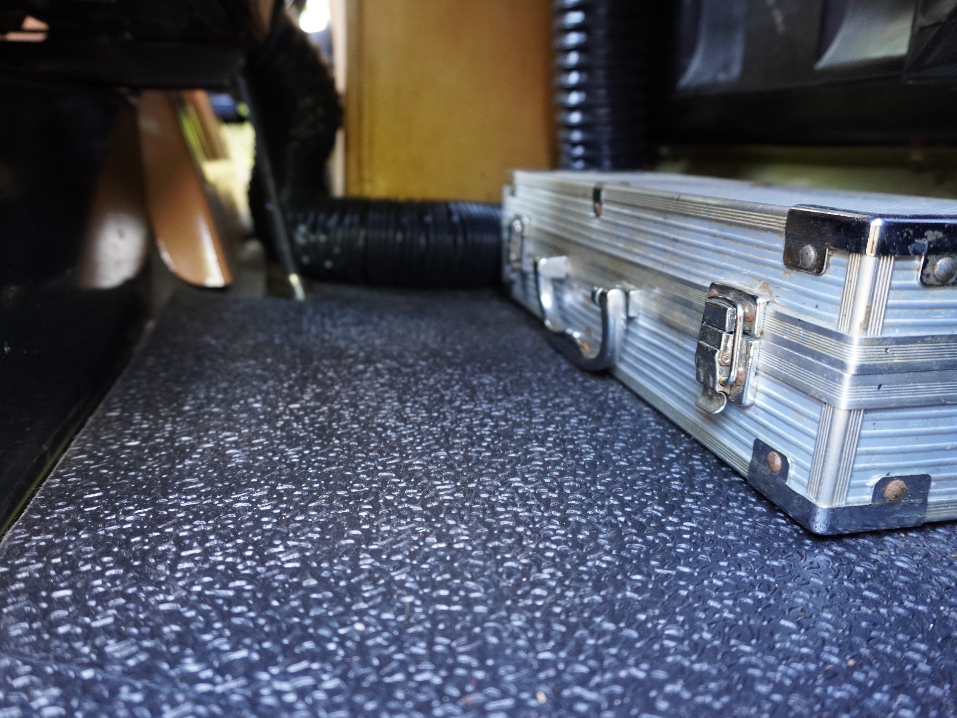 Textured cabin floor with aluminium tool case