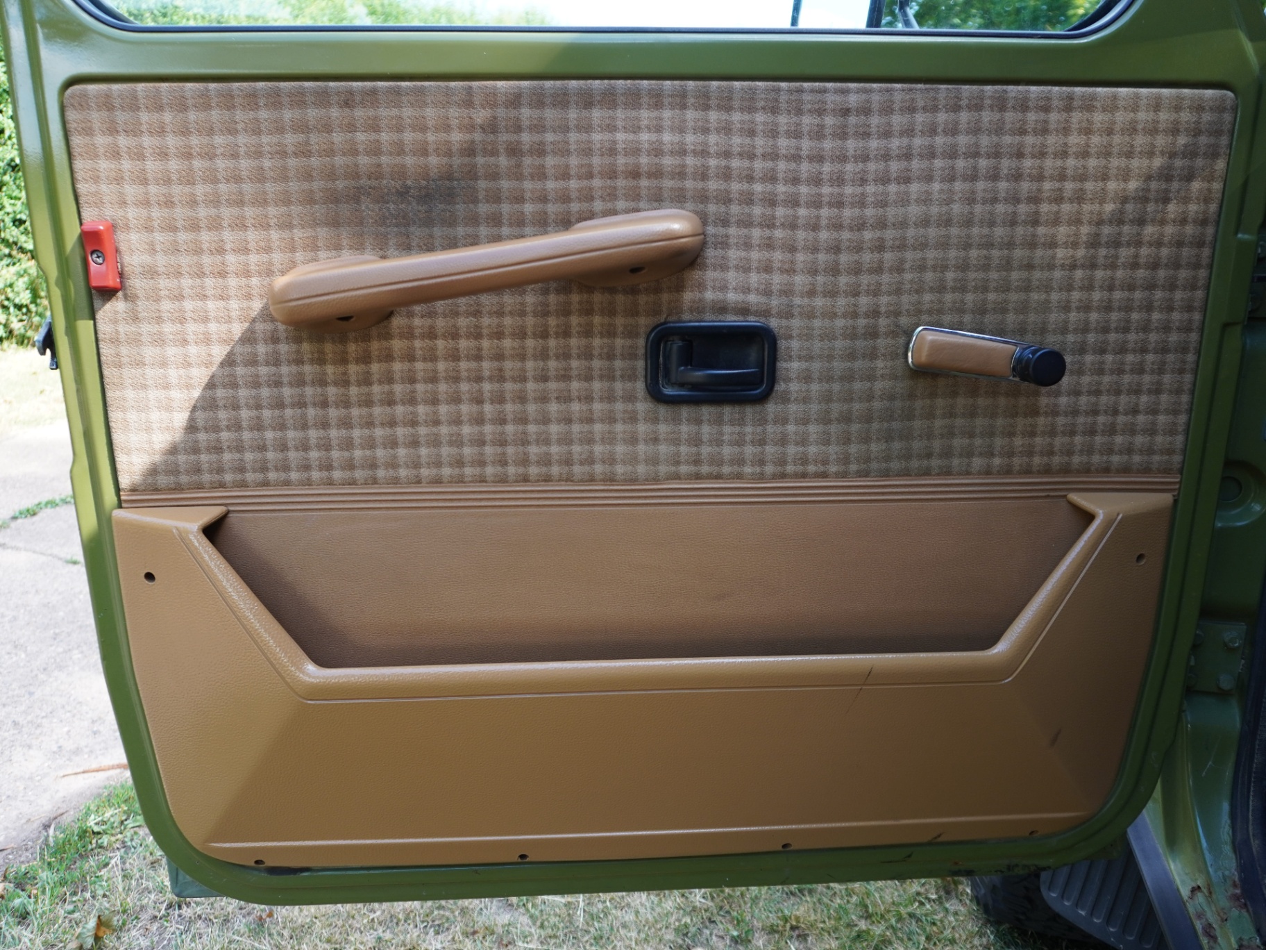 Front door card in tan houndstooth cloth