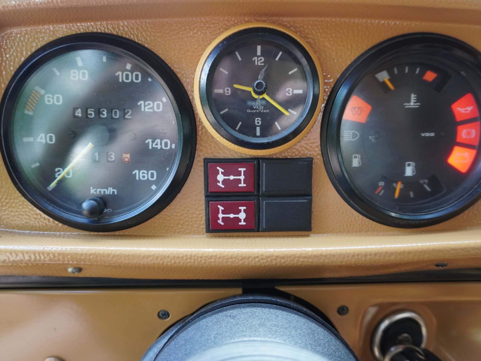 Speedometer, VDO clock, differential locks
