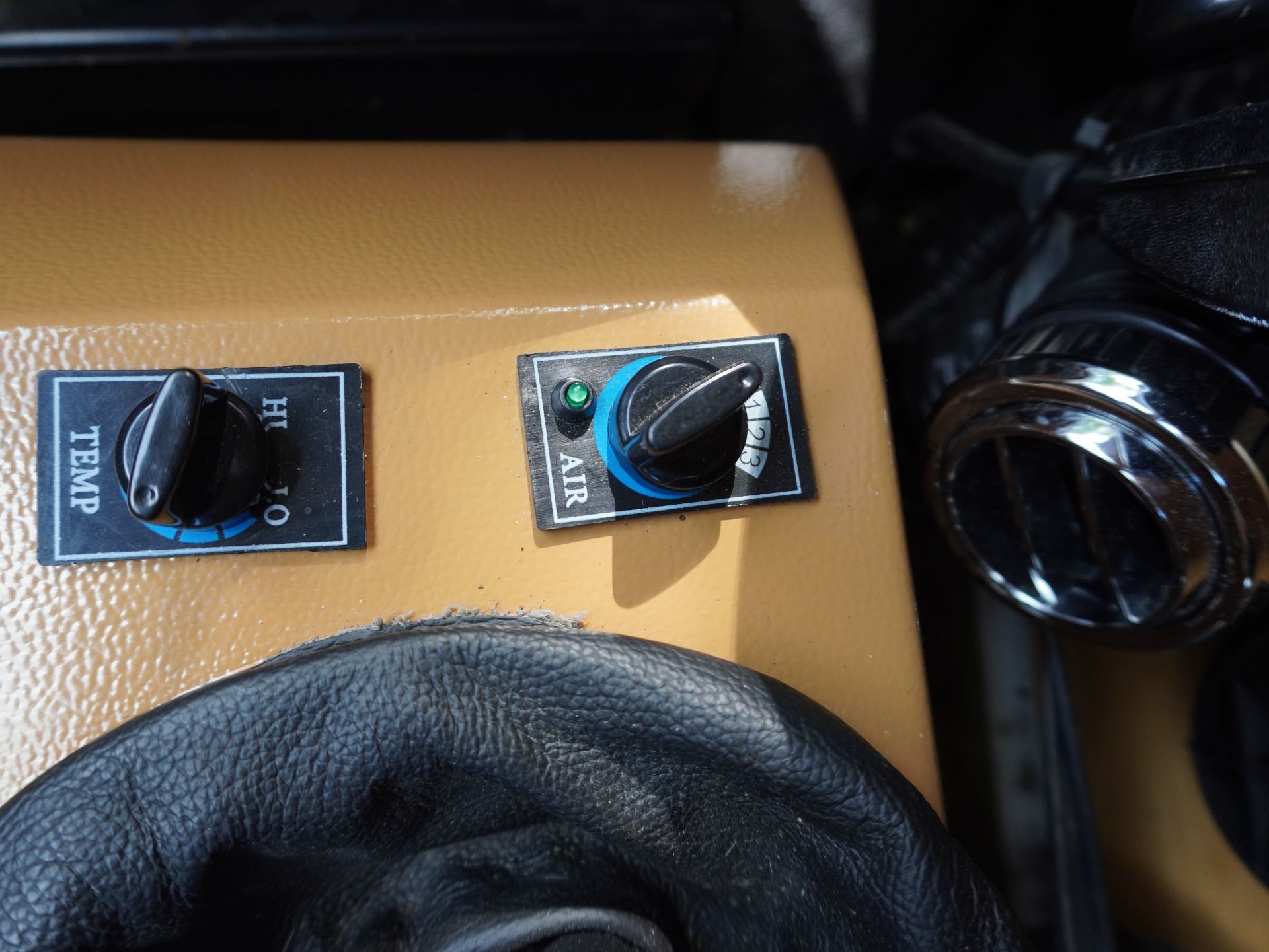 Auxiliary temp and air switches on console